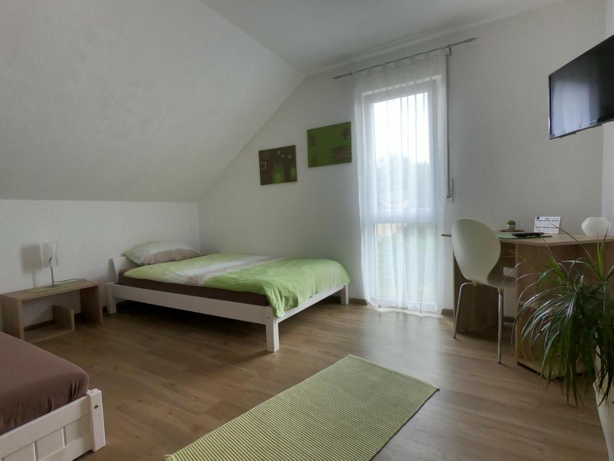 Moderne Ferienwohnung In Durmersheim 2 Zi, Naehe Rhein Und Messe Ka Eksteriør billede